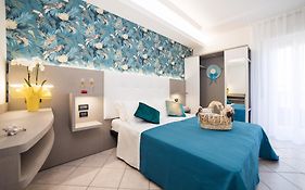 Viva Beach Hotel - 20M From The Beach & Large Breakfast